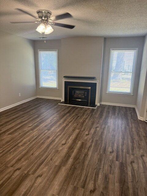 104 E Victoria Ct - Photo 2 of 17