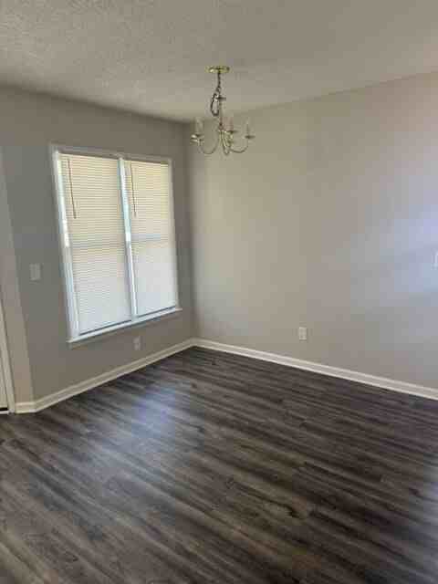104 E Victoria Ct - Photo 4 of 17