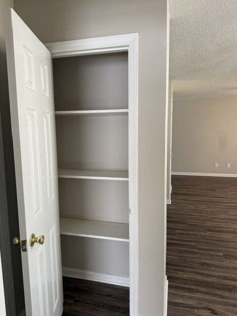 104 E Victoria Ct - Photo 5 of 17