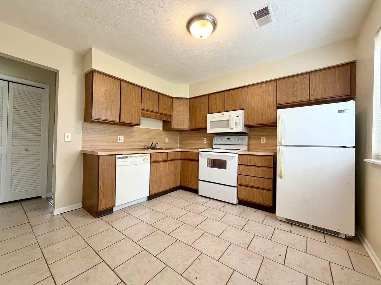 2956 Vineland Ave Se - Photo 3 of 19