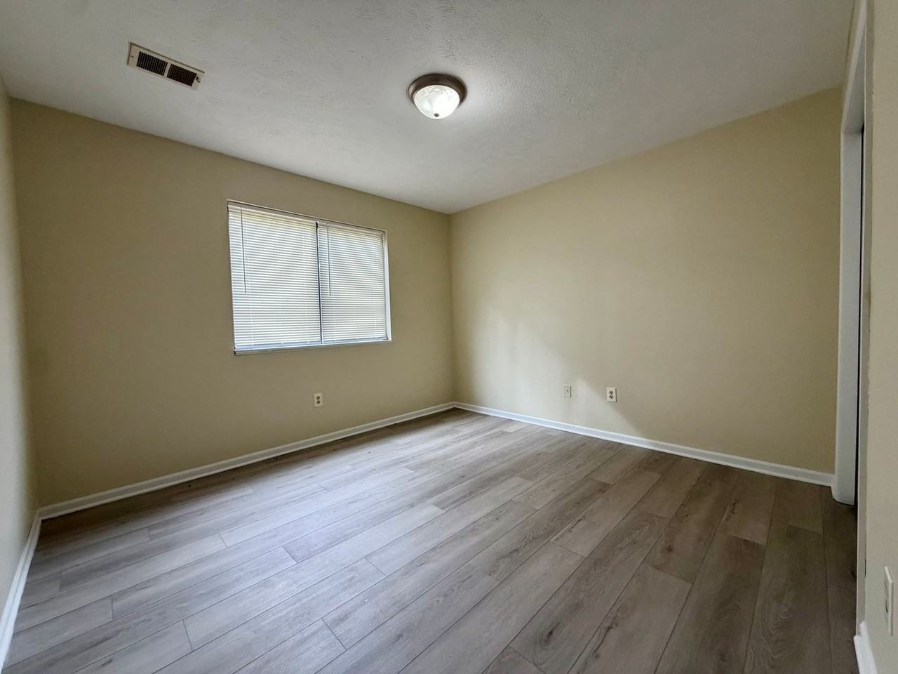 2956 Vineland Ave Se - Photo 7 of 19