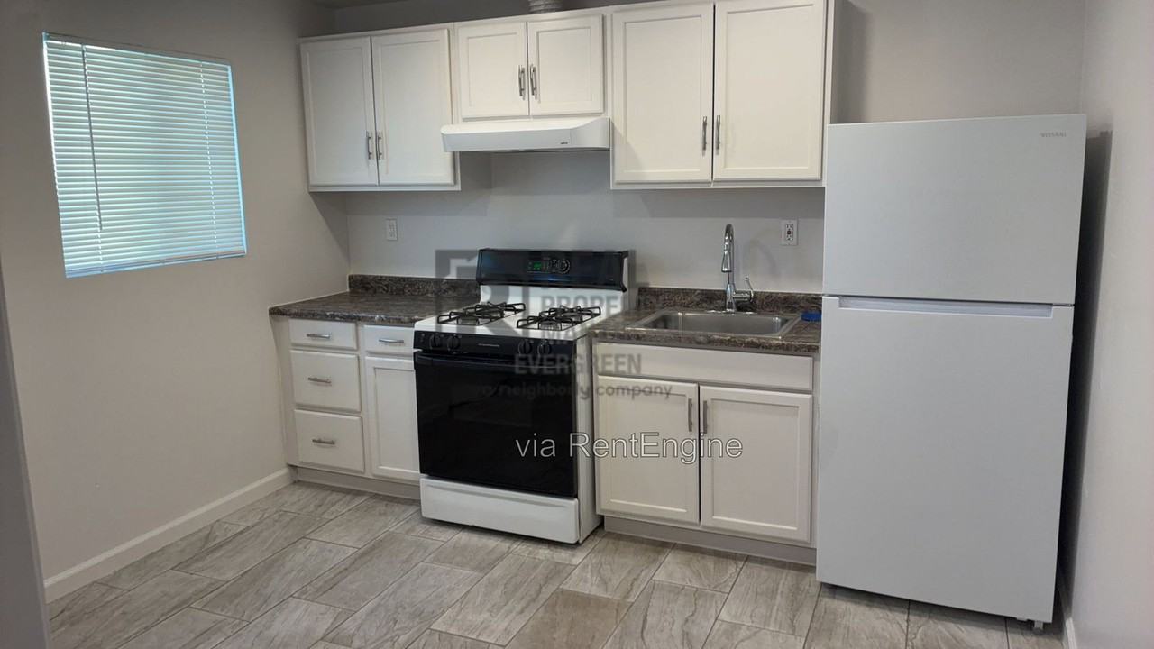 303 N 3rd St #REAR - Photo 3 of 6