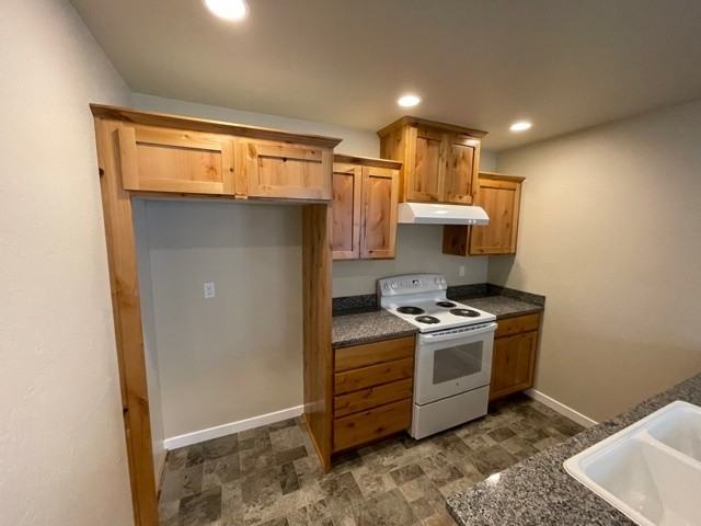 1012 Sw Oliver Pl - Photo 4 of 48