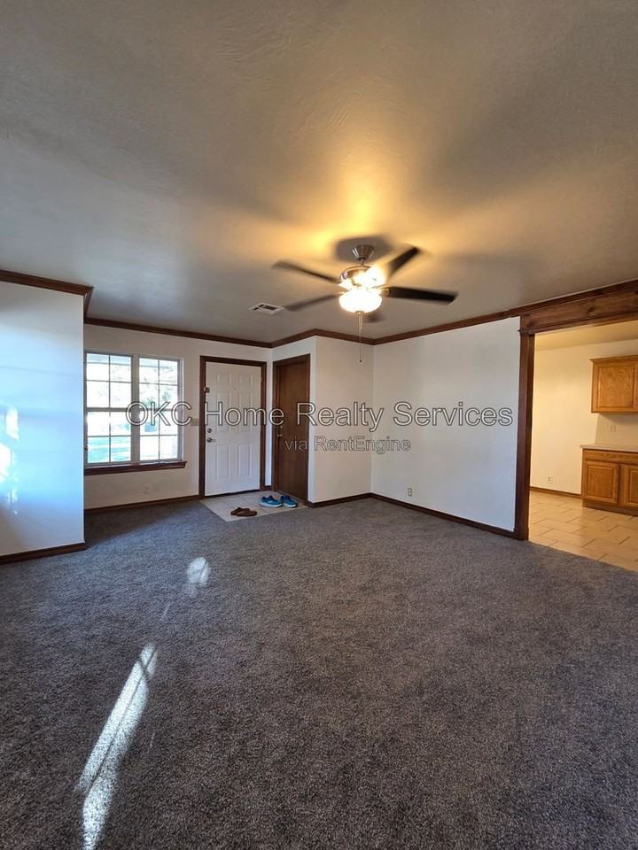 1124 N Gardner Ave - Photo 4 of 13