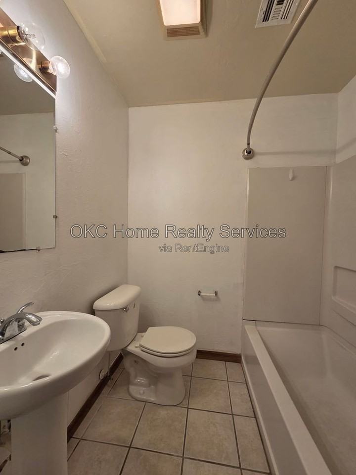 1124 N Gardner Ave - Photo 7 of 13