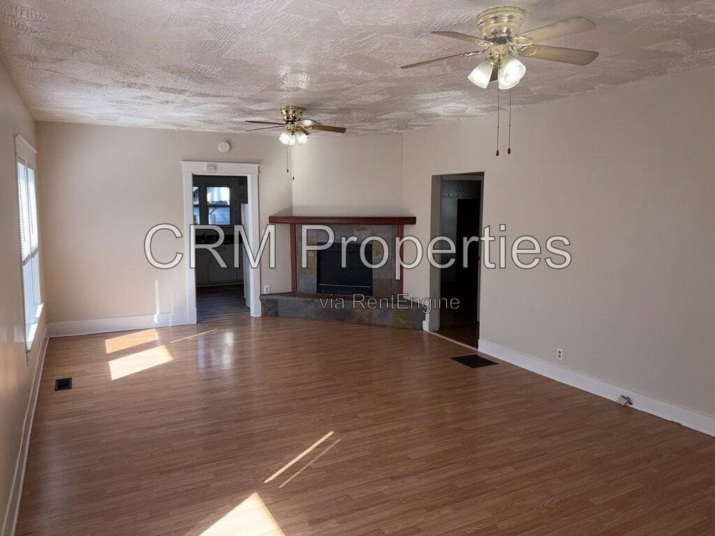 1005 N Indiana Ave - Photo 3 of 24