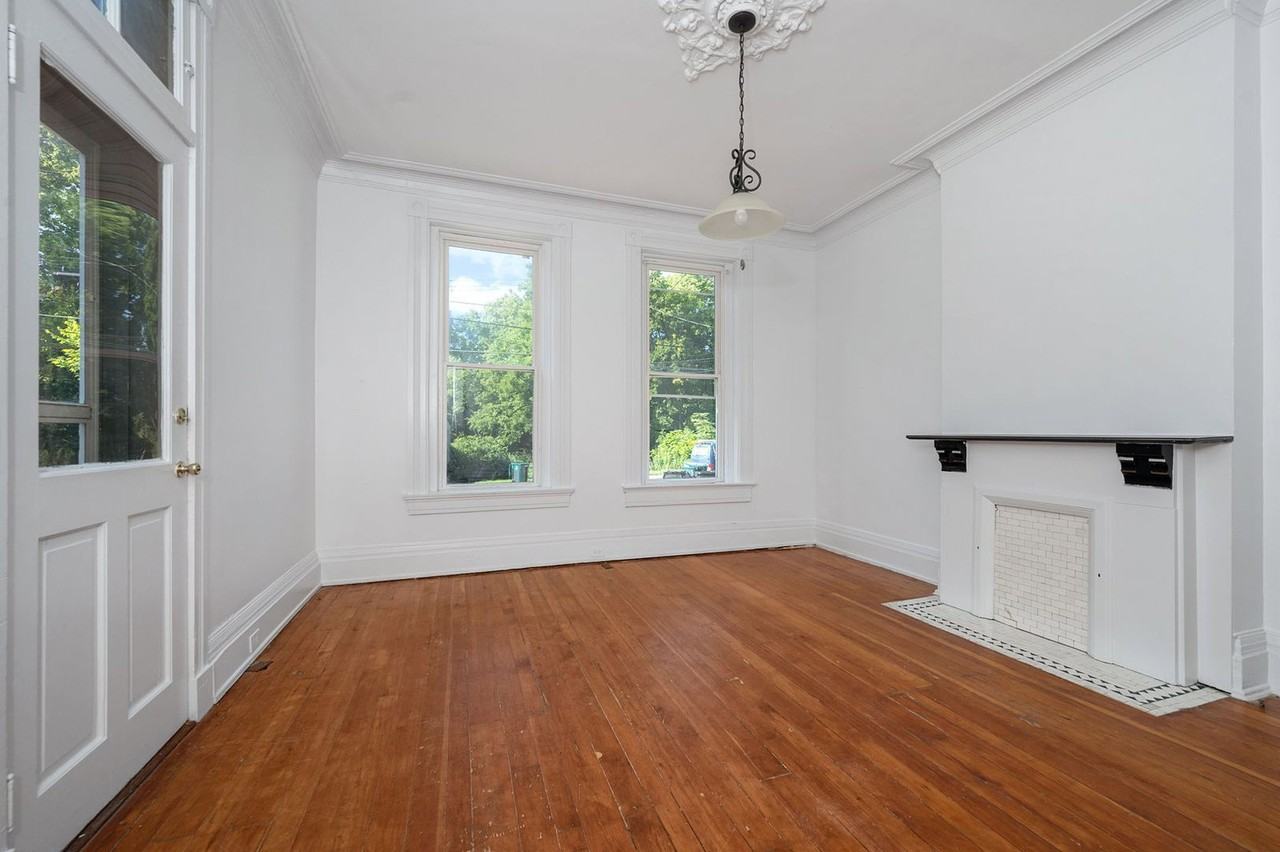 116 Lyon St - Photo 3 of 17