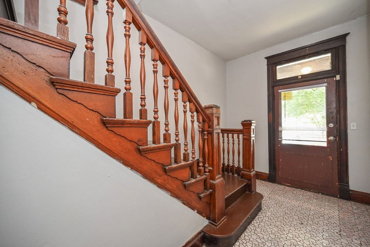 2422 W Clifton Ave - Photo 4 of 30