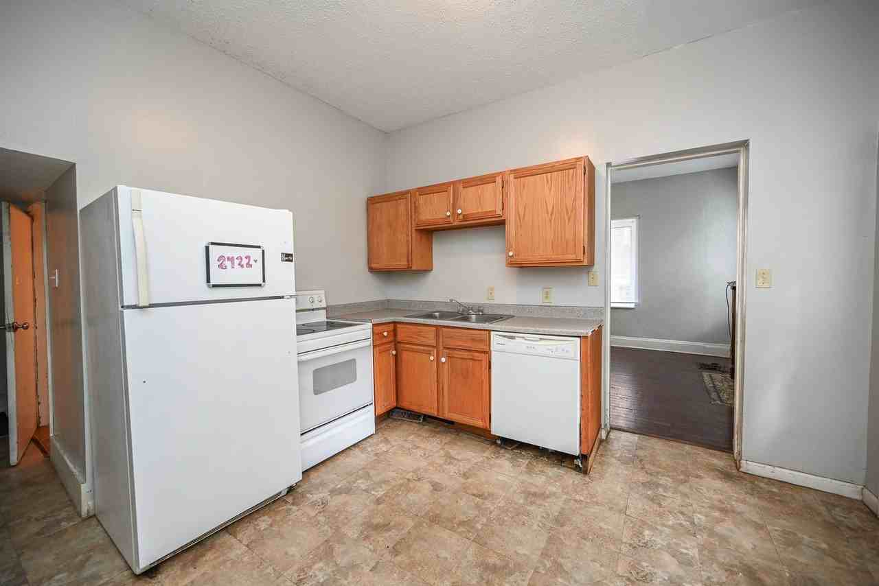 2422 W Clifton Ave - Photo 6 of 30