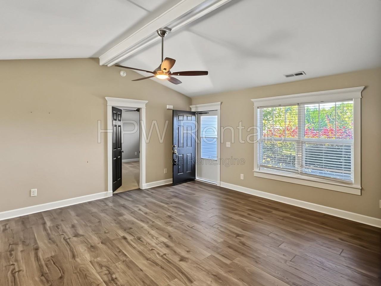 111 Hunter Landing Dr - Photo 3 of 19