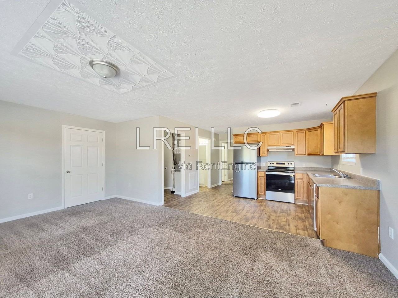 302 Keeneland Dr #1B - Photo 2 of 19