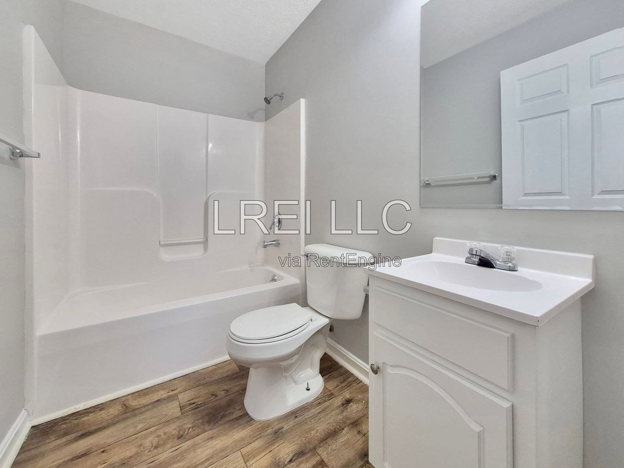 302 Keeneland Dr #1B - Photo 4 of 19