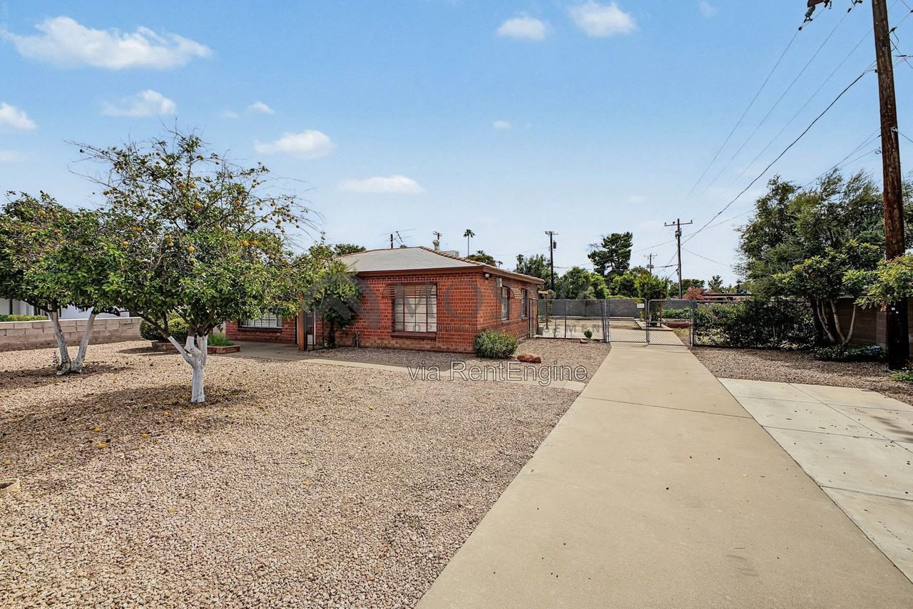 1103 E Glendale Ave - Photo 5 of 31