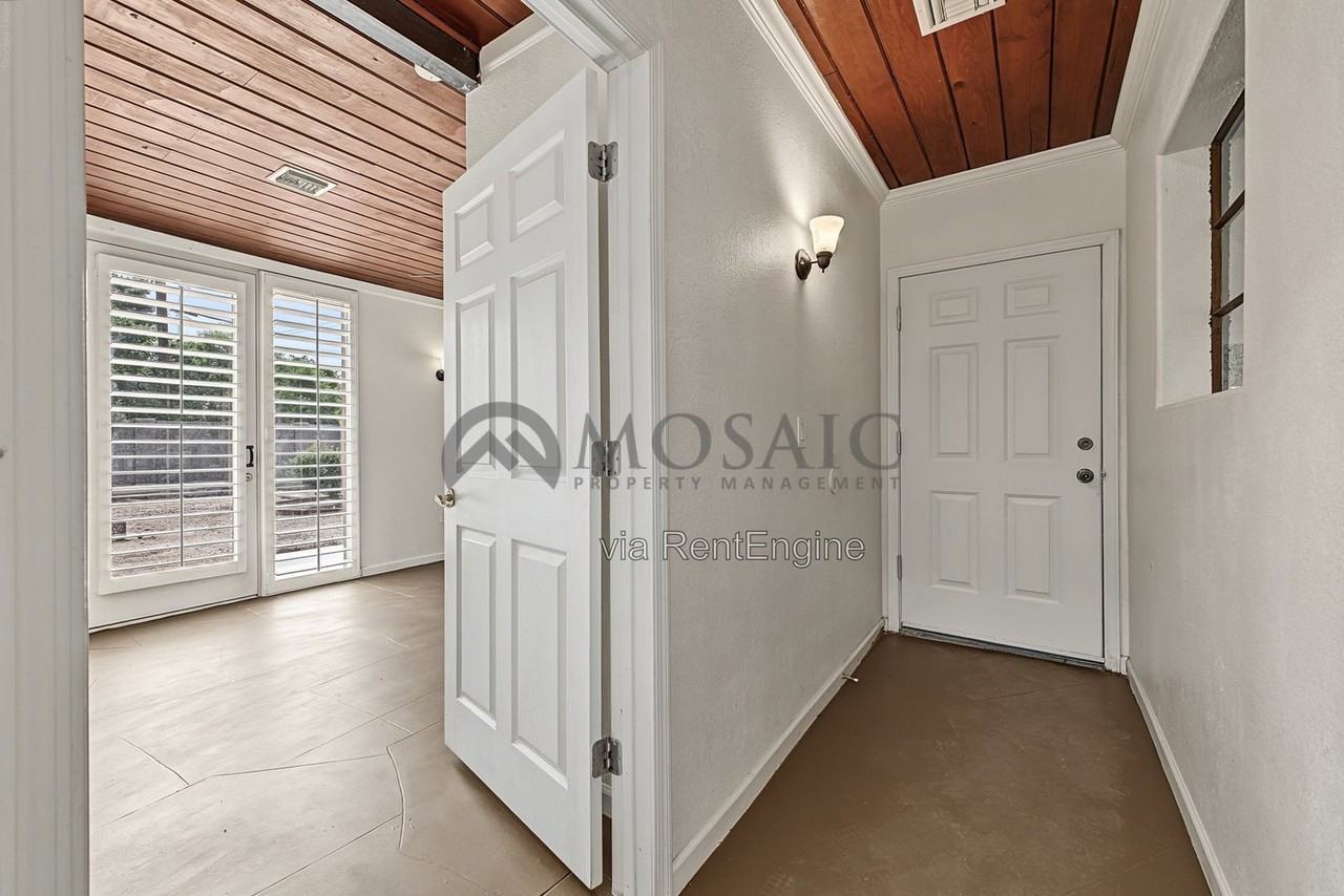 1103 E Glendale Ave - Photo 7 of 31