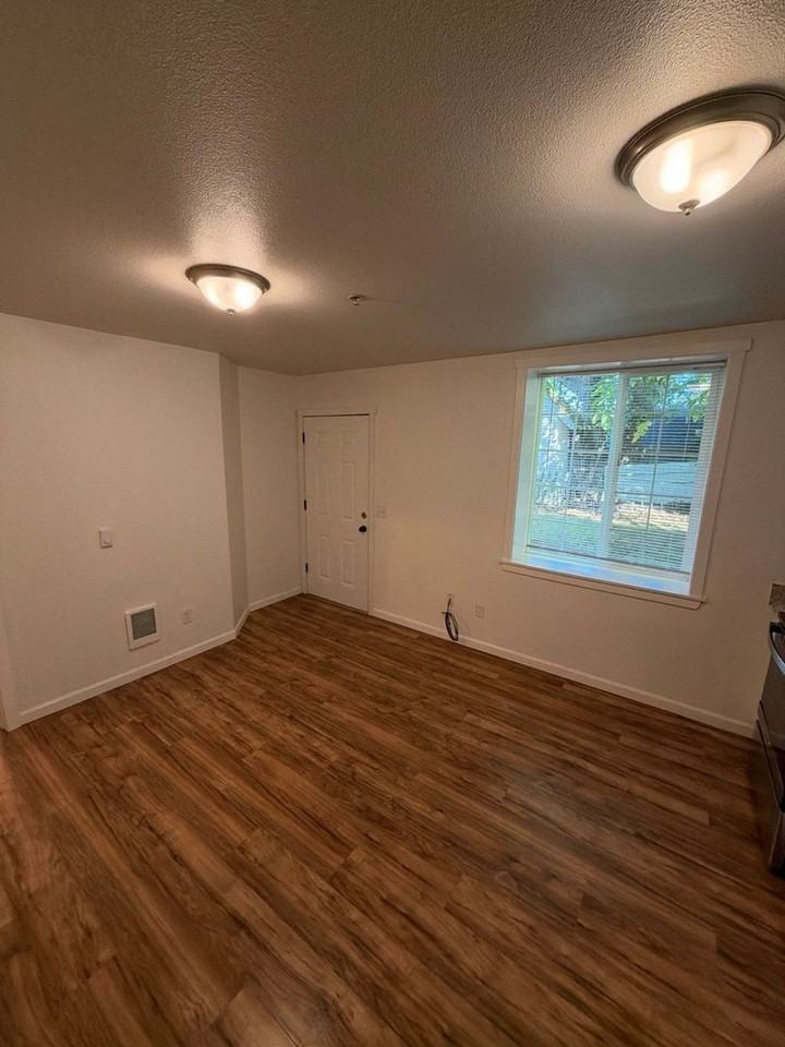 200 Railroad Ave #1 - Photo 2 of 11