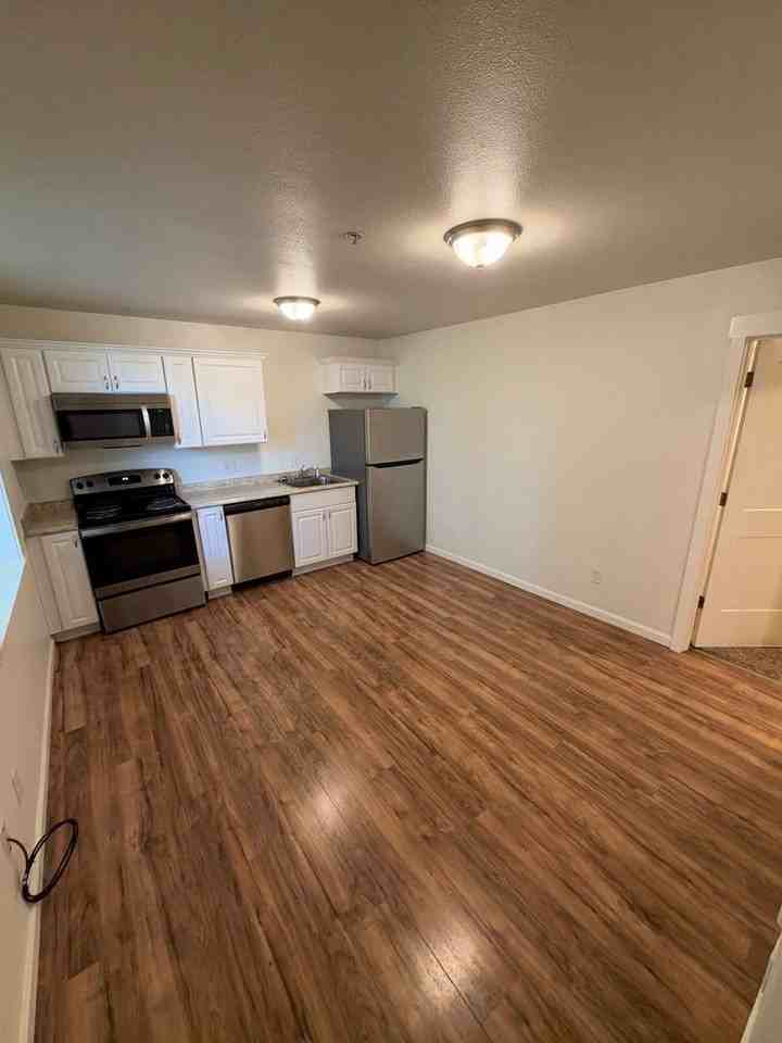 200 Railroad Ave #1 - Photo 3 of 11