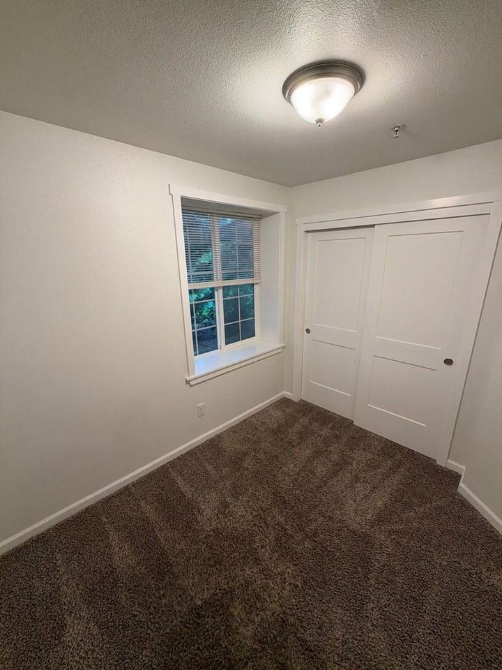 200 Railroad Ave #1 - Photo 6 of 11
