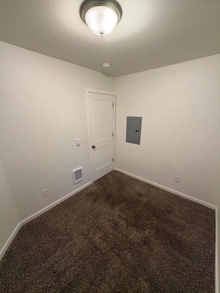 200 Railroad Ave #1 - Photo 7 of 11