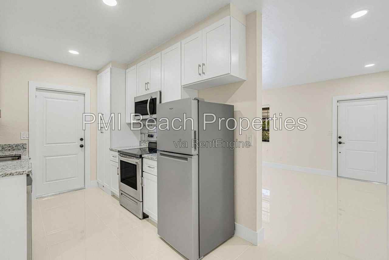 1615 S Federal Hwy #B - Photo 3 of 12