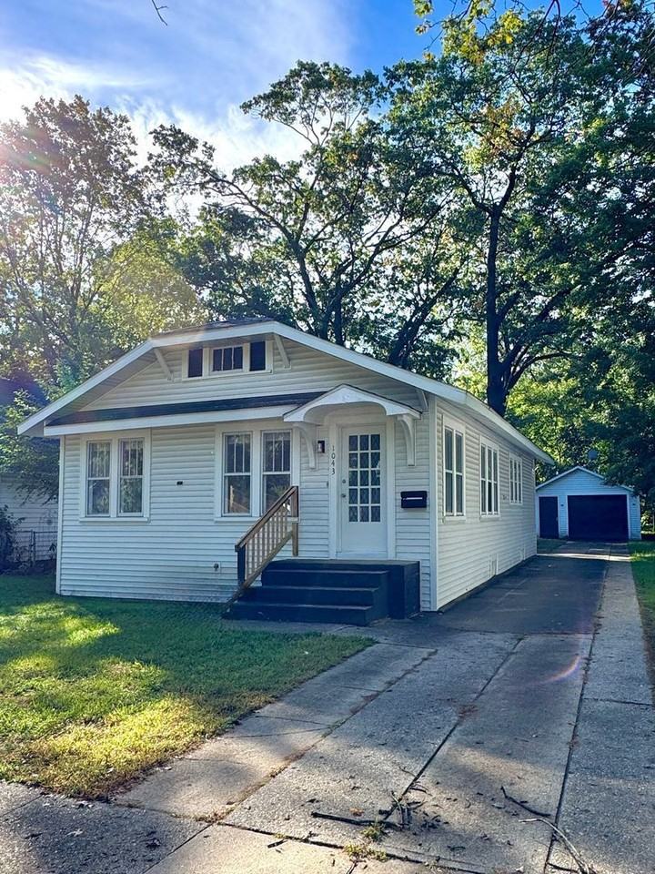 1043 Ada Ave - Photo 2 of 12