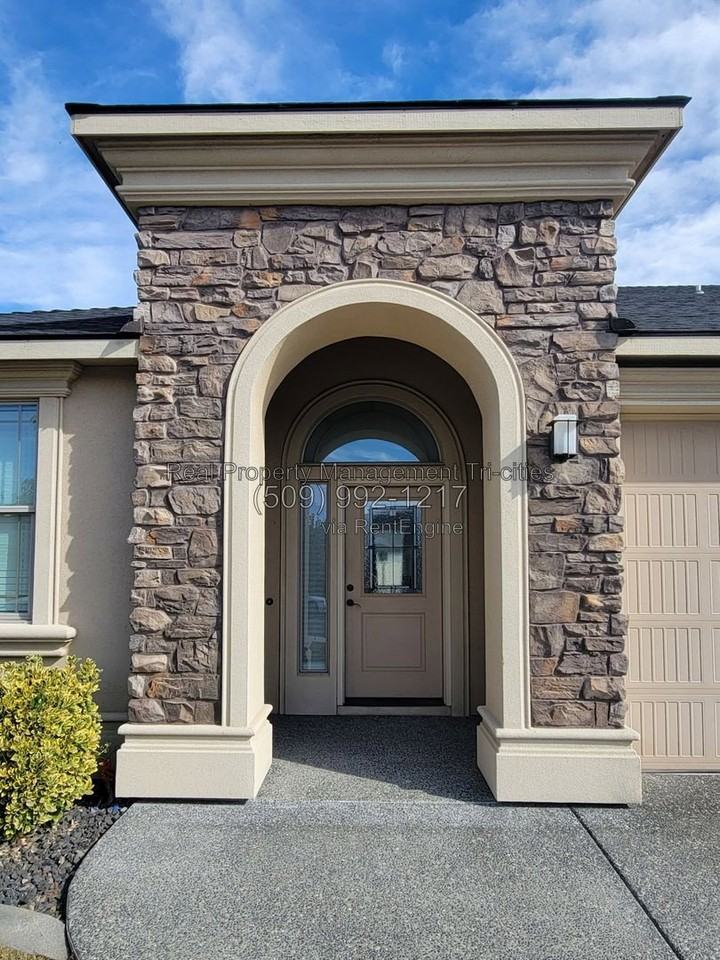 2346 Delle Celle Dr - Photo 2 of 8