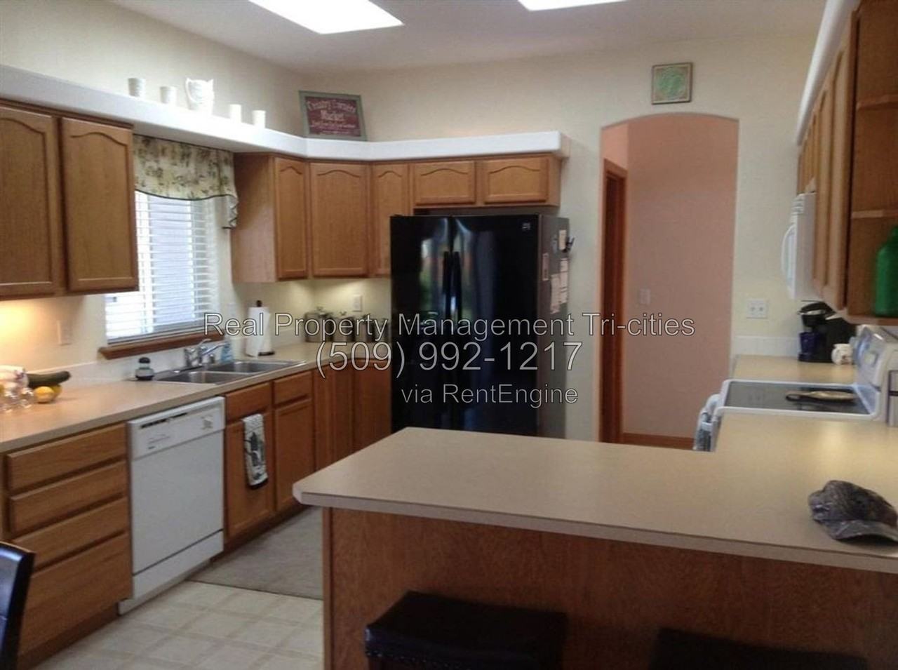 1700 Maplewood Ave - Photo 2 of 12