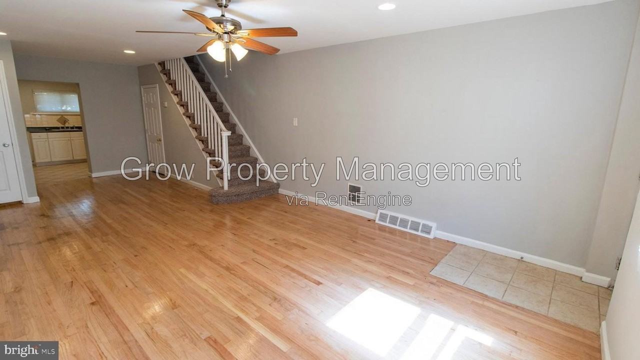431 Dudley St - Photo 4 of 18