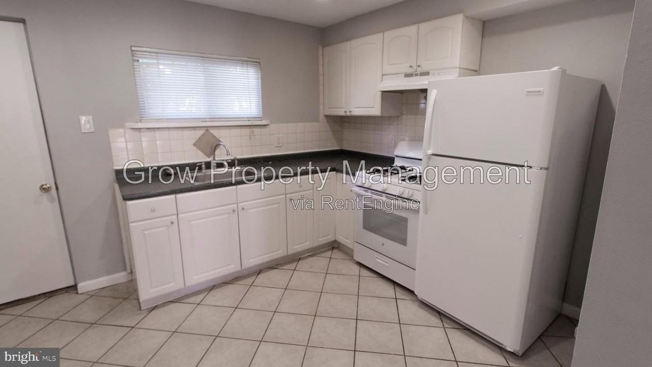 431 Dudley St - Photo 6 of 18