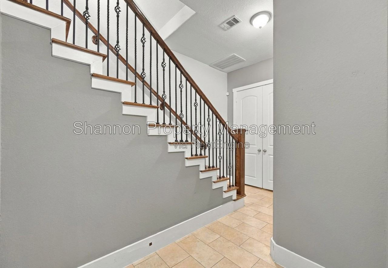 5833 Katy St - Photo 3 of 25