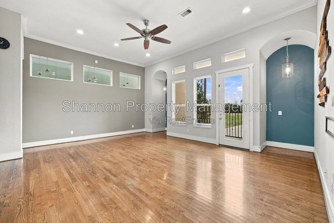 5833 Katy St - Photo 4 of 25