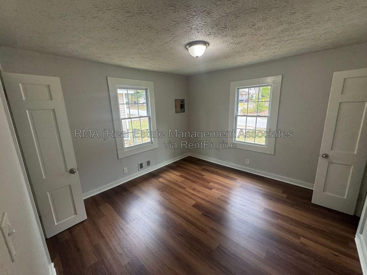 726 Lane St - Photo 2 of 7
