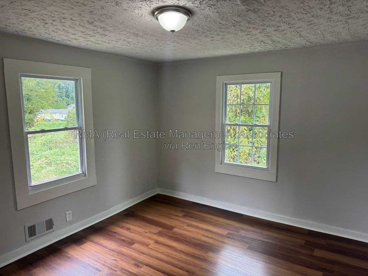 726 Lane St - Photo 6 of 7