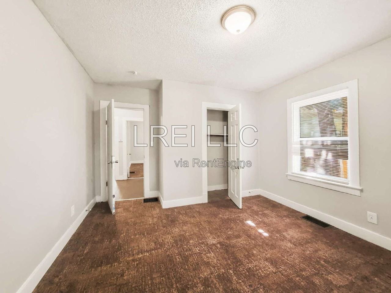 320 Cecil Ave - Photo 5 of 18