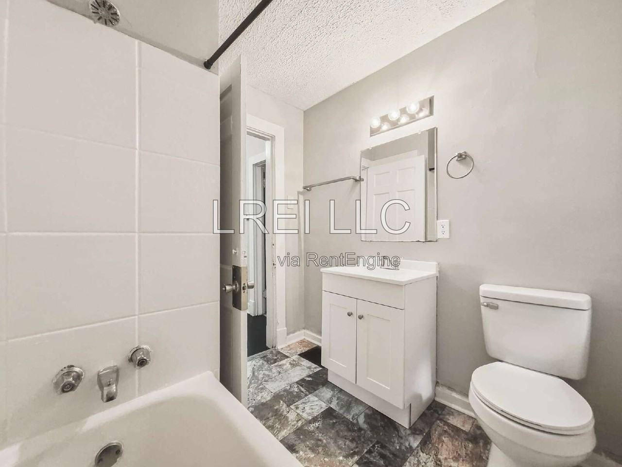320 Cecil Ave - Photo 6 of 18