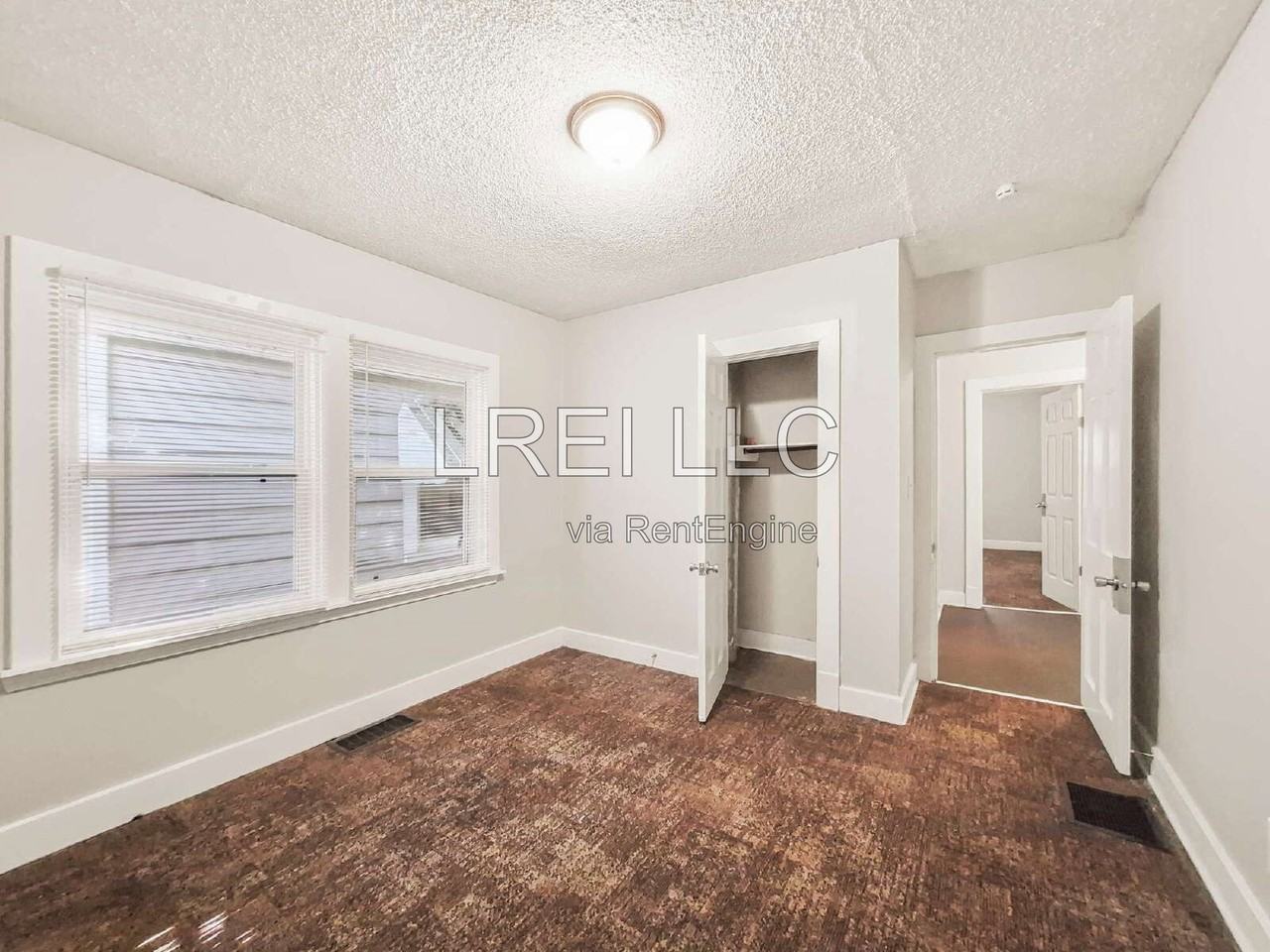 320 Cecil Ave - Photo 7 of 18
