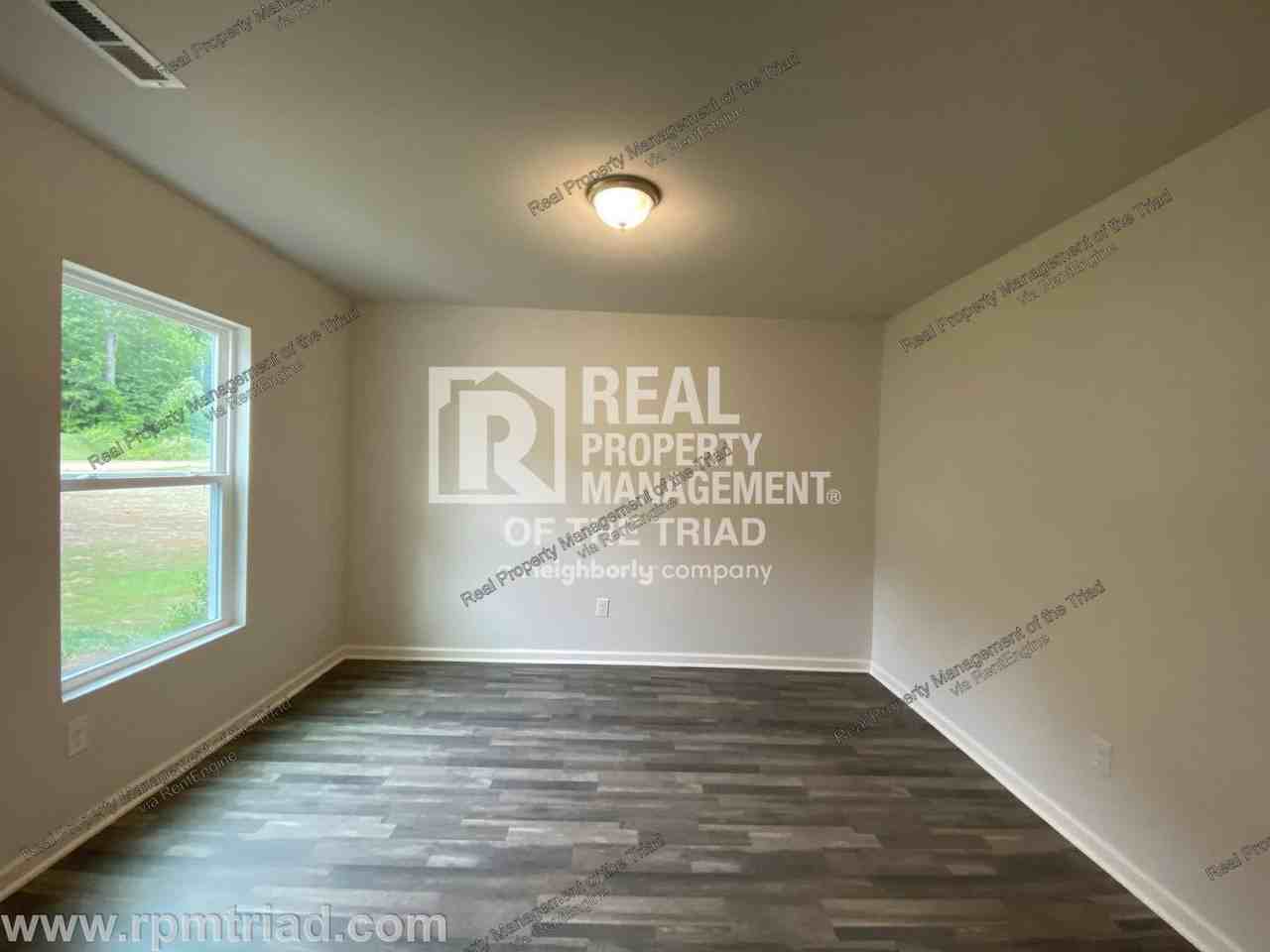 132 Eli Ave - Photo 6 of 29