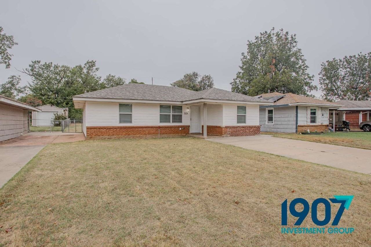 2129 Turner Dr - Photo 2 of 28