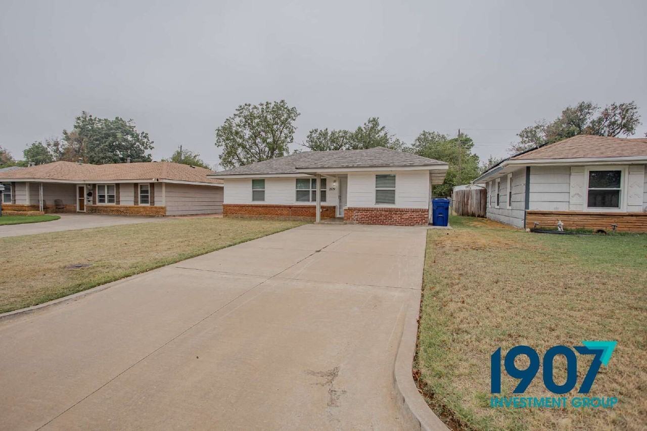 2129 Turner Dr - Photo 3 of 28