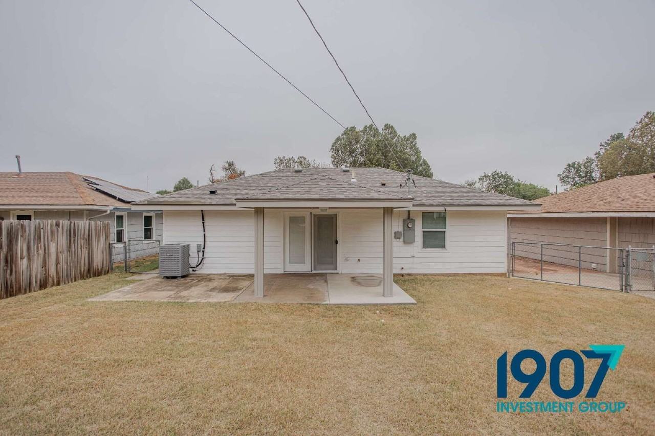 2129 Turner Dr - Photo 4 of 28