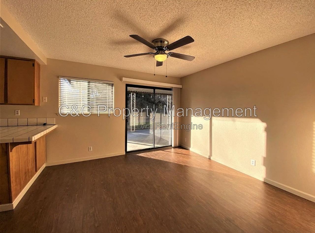 9235 Solana Dr - Photo 2 of 12