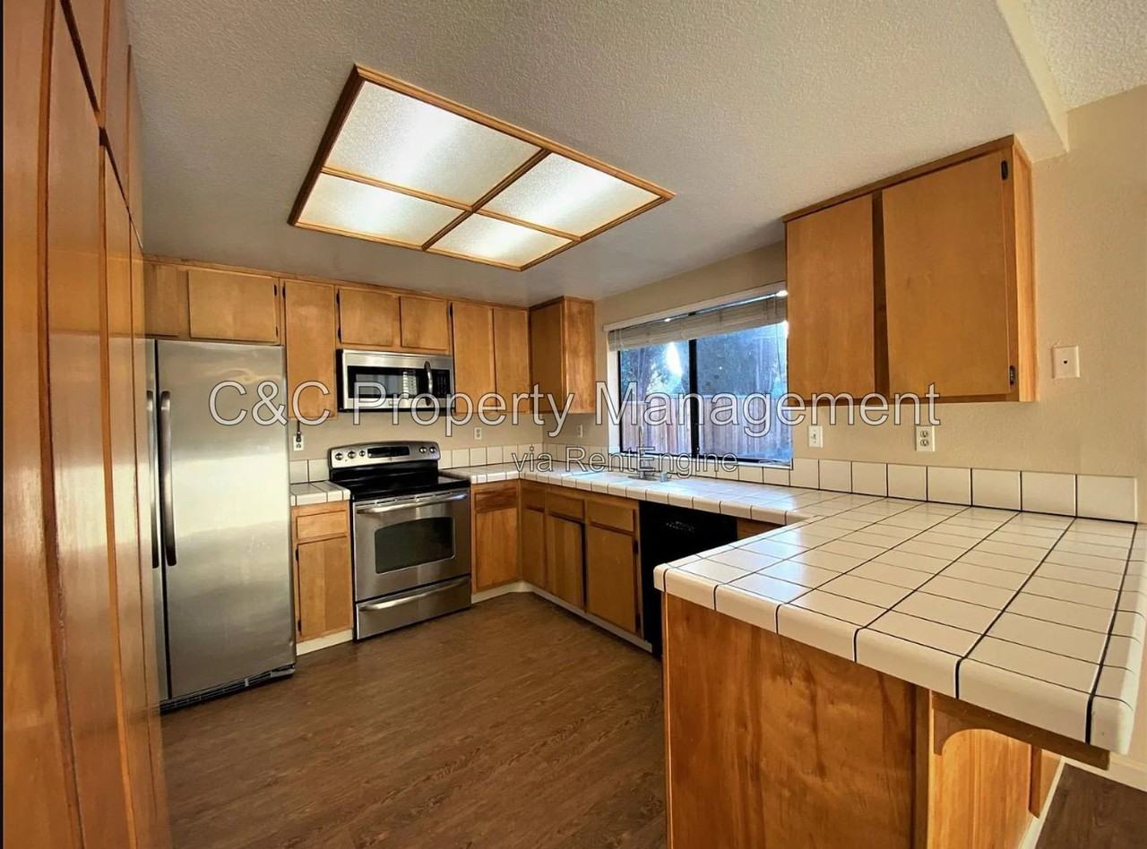 9235 Solana Dr - Photo 3 of 12