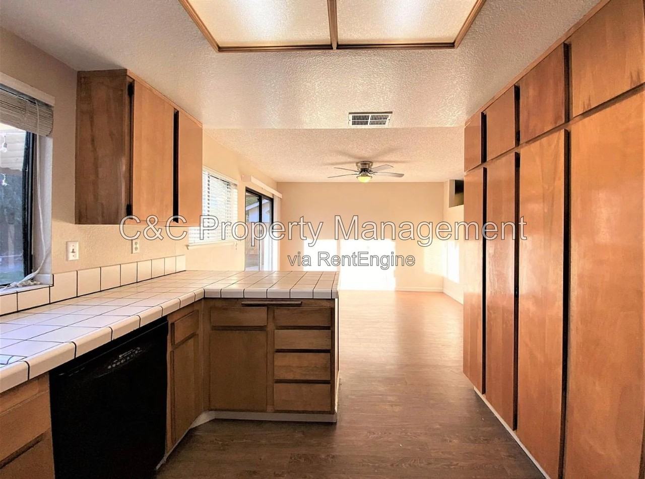 9235 Solana Dr - Photo 4 of 12