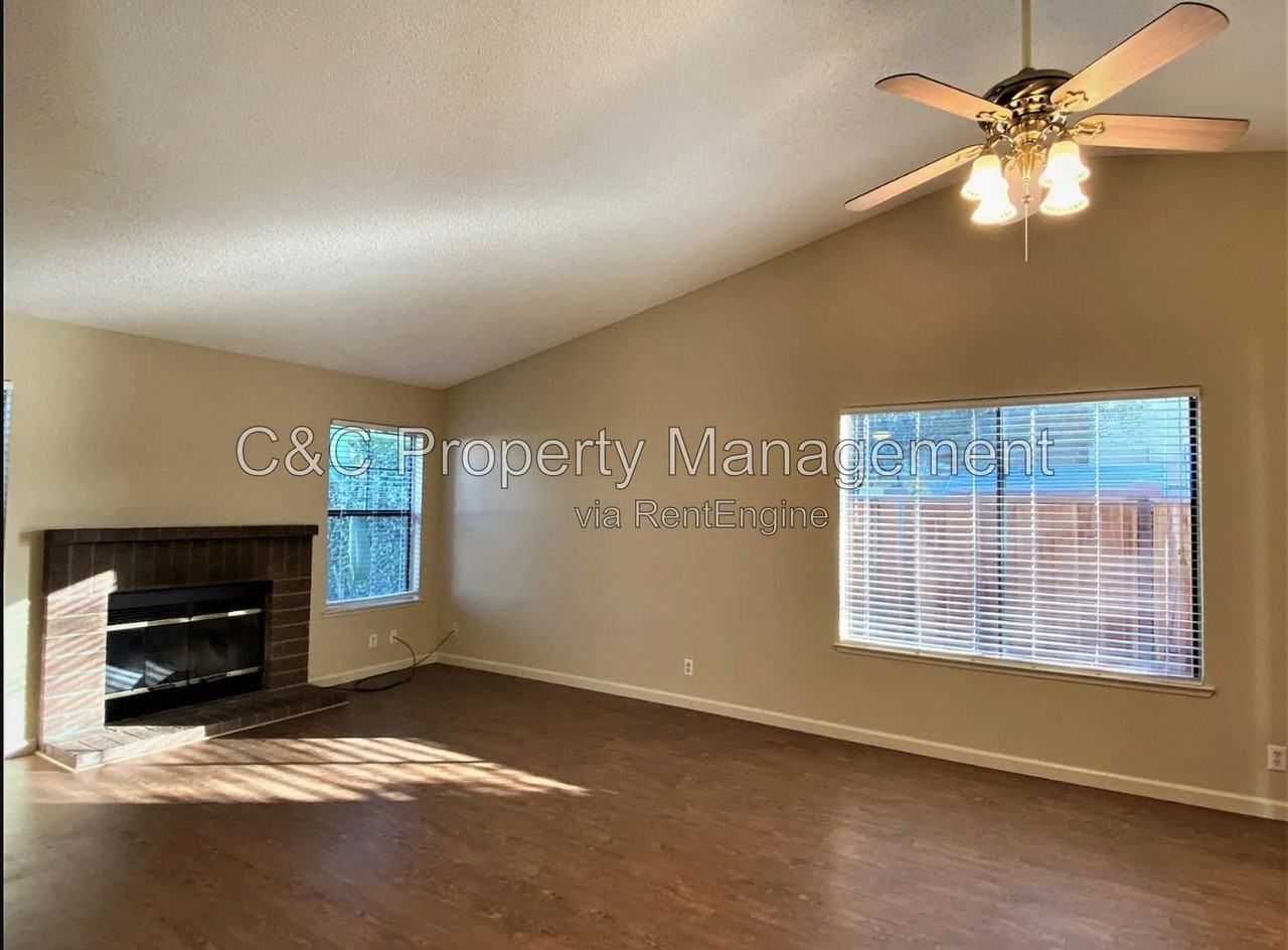9235 Solana Dr - Photo 5 of 12