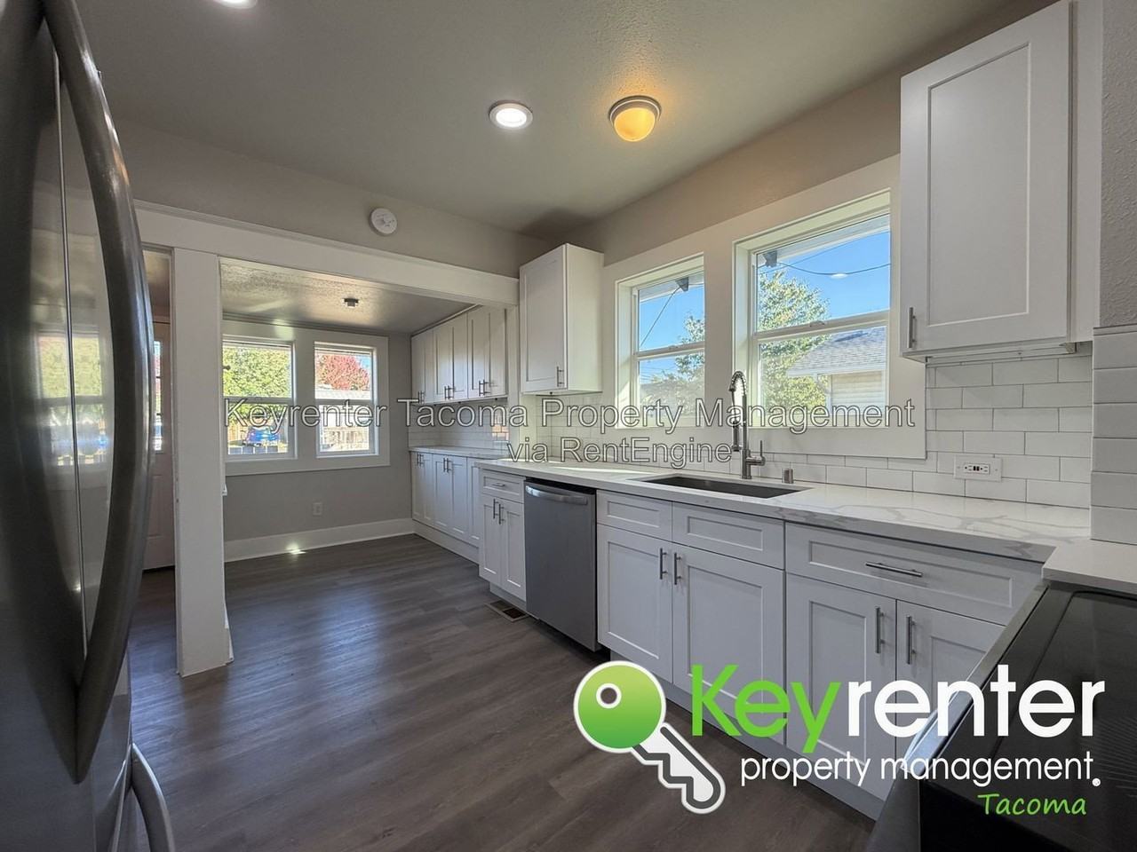4309 Tacoma Ave S #1 - Photo 7 of 22