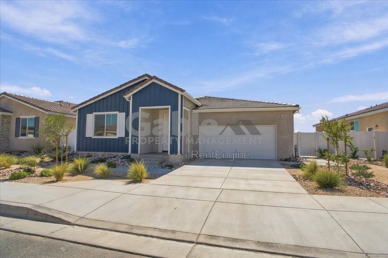 1542 E Holguin St - Photo 2 of 22