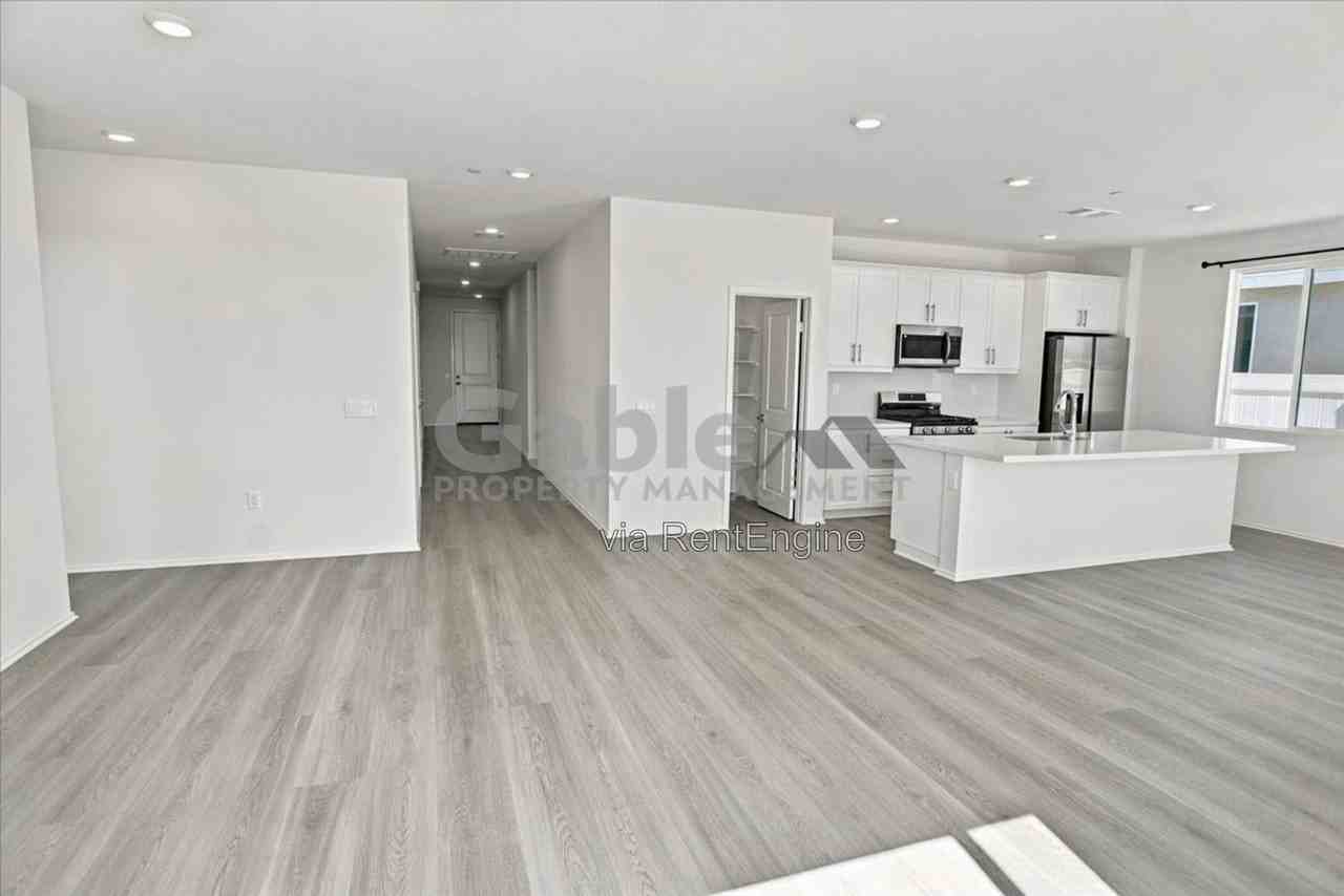 1542 E Holguin St - Photo 7 of 22
