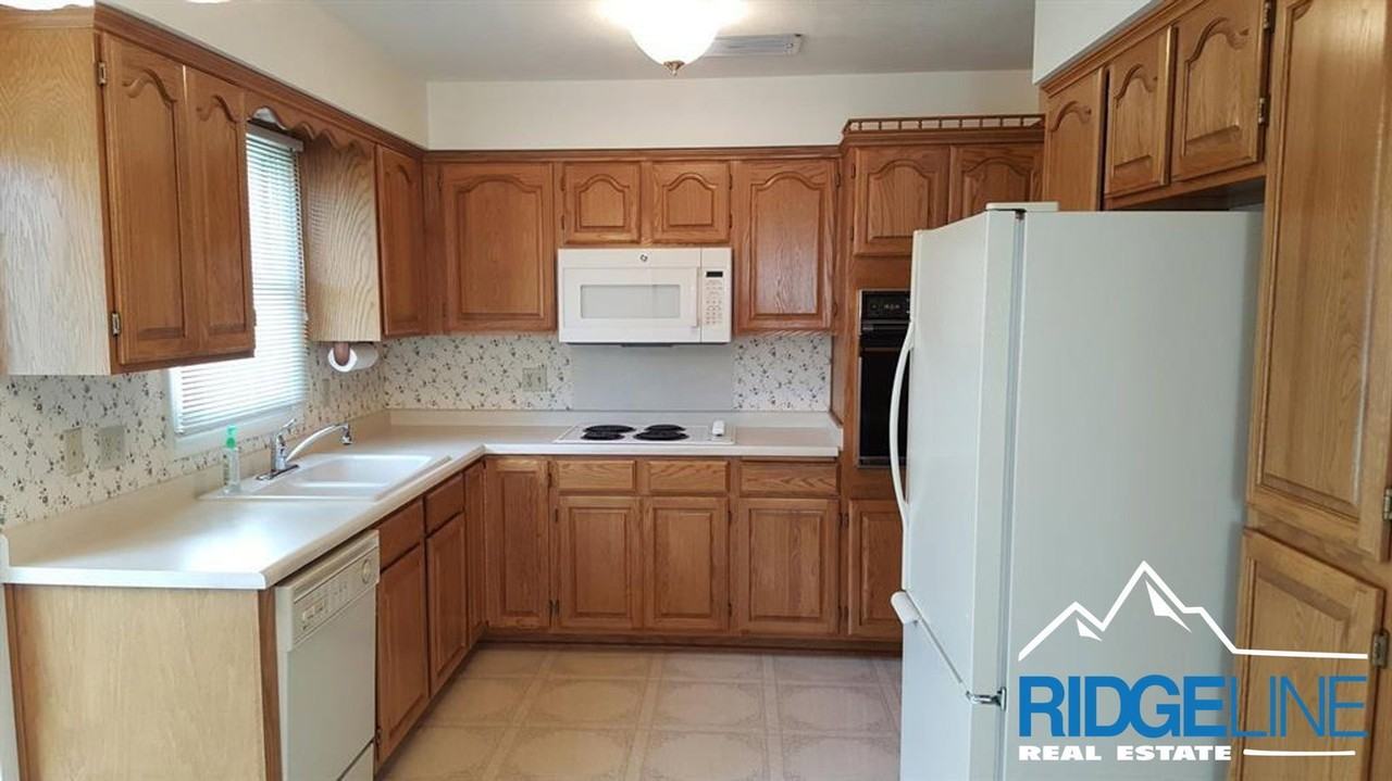 240 18th Ave Nw - Photo 4 of 20