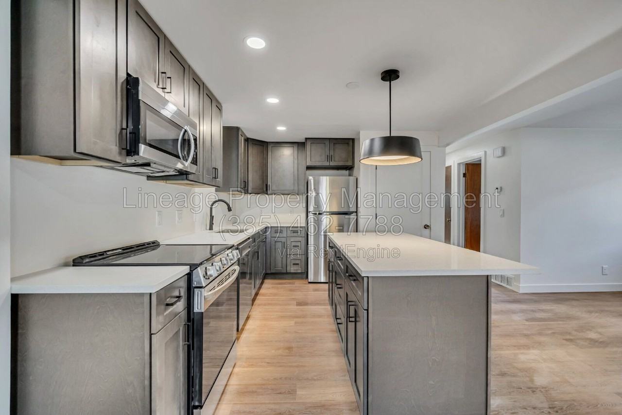 4081 Liberty Ave #4081 - Photo 4 of 18