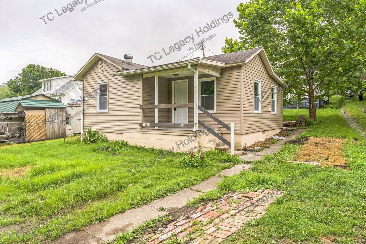 104 1/2 Railroad St - Photo 2 of 16