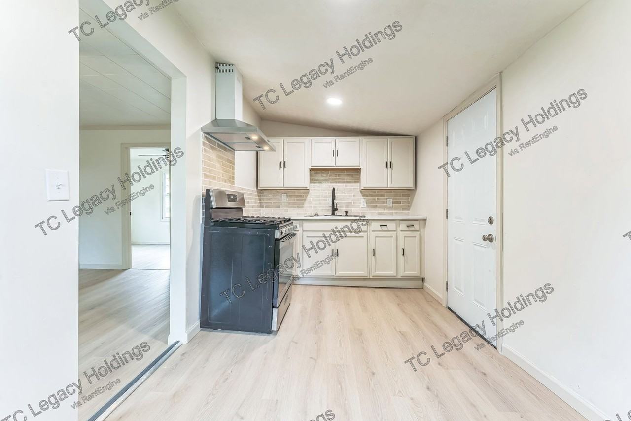 104 1/2 Railroad St - Photo 7 of 16